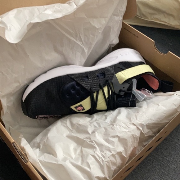 Nike Huarache-Type - Picture 3 of 5